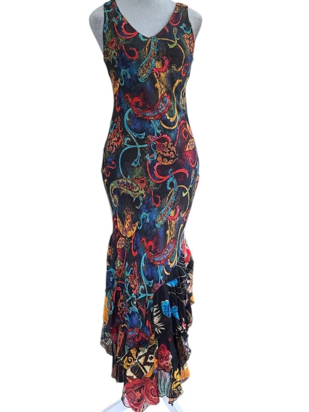 Chico’s sleeveless maxi dress from the Y2K era, crafted from 100% silk.